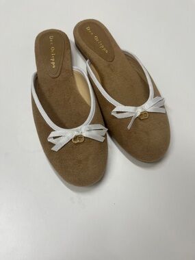 Never worn Dee Ocleppo "Athens" Women's Bow trim Mules size 6